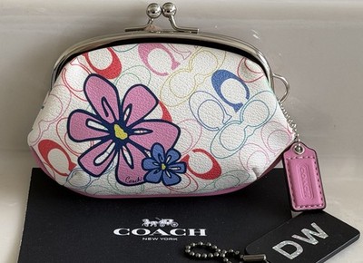 小物 COACH Signature Kisslock Coin Purse Pink COACH PINK/MULTI SIGNATURE FLOWER COATED CANVAS KISSLOCK COIN