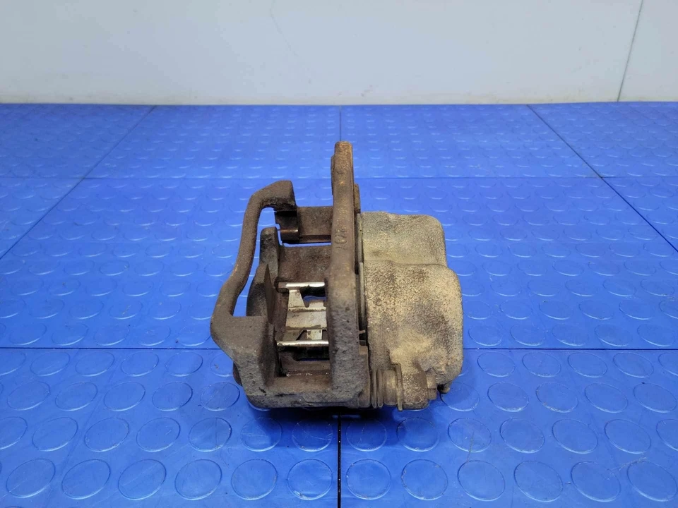 Pinza de freno delantera izquierda lado del conductor 95-98 Mazda B2300 B3000 B4000 OEM ZZM133990 Foto 2 de 4