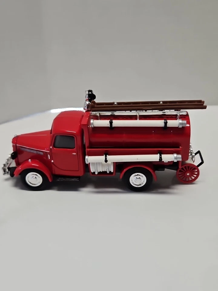 Matchbox 1994 Models Of Yesteryear 1939 Bedford Water Tanker Fire Truck  - Image 3 of 4