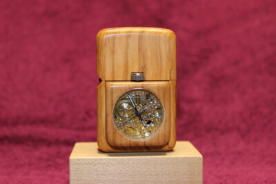 Benzinfeuerzeug Time Lite Olivenholz mit Automatik Uhr, Inclu. Zippo Insert