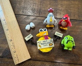 LEGO 75823 The Angry Birds Movie: Bird Island Egg Heist- Figure & Piece Lot
