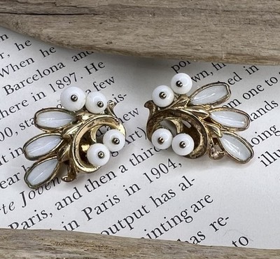 Vintage Pat Pend Alfred Philippe Trifari White Flower Clip Earrings As Is  