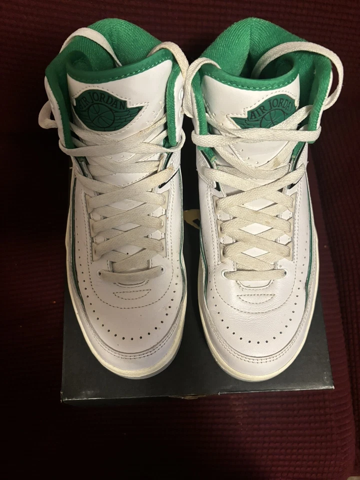 Nike Air Jordan 2 Retro Lucky Green GS Foto 2 de 4