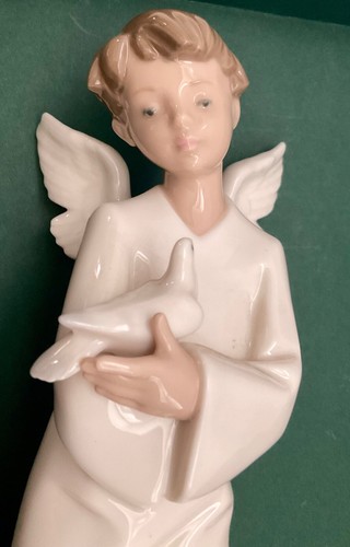 Lladro (Nao) 1261 Angel with Dove 9” Retired Excellent Condition - Picture 3 of 8