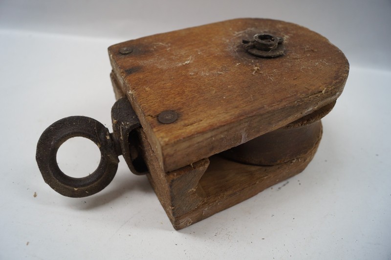 Vintage Antique Wooden Block & Tackle Pulley Nautical 9.5x4.875x3.5 WORKING D321