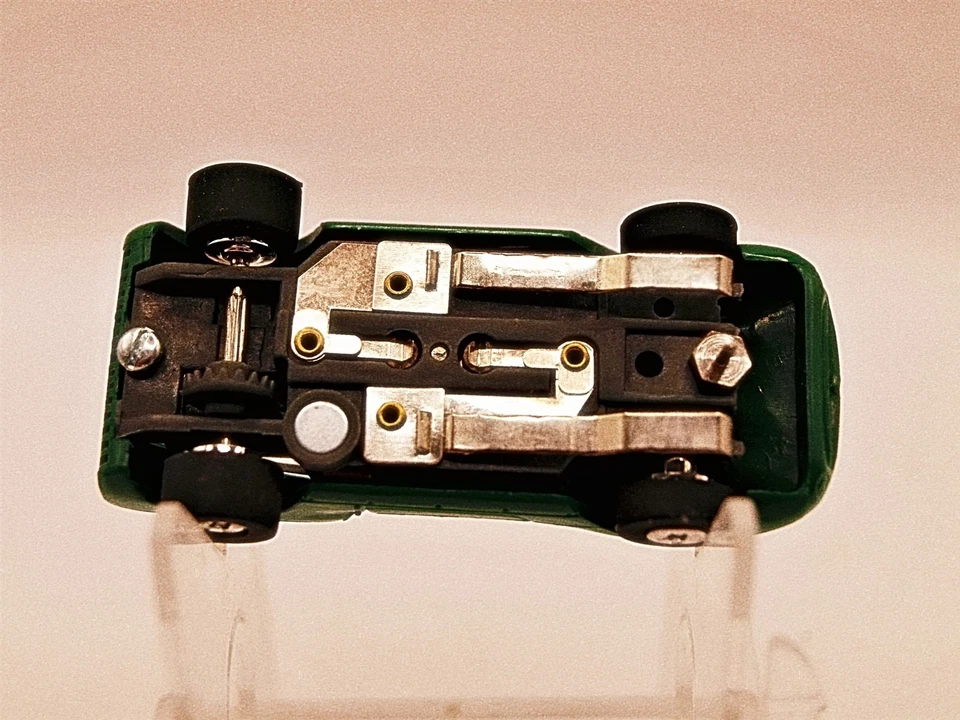 Chasis Aurora MM T-Jet Verde/Blanco Dino Ferrari Color Raro Nuevo de Lote Antiguo Foto 2 de 3