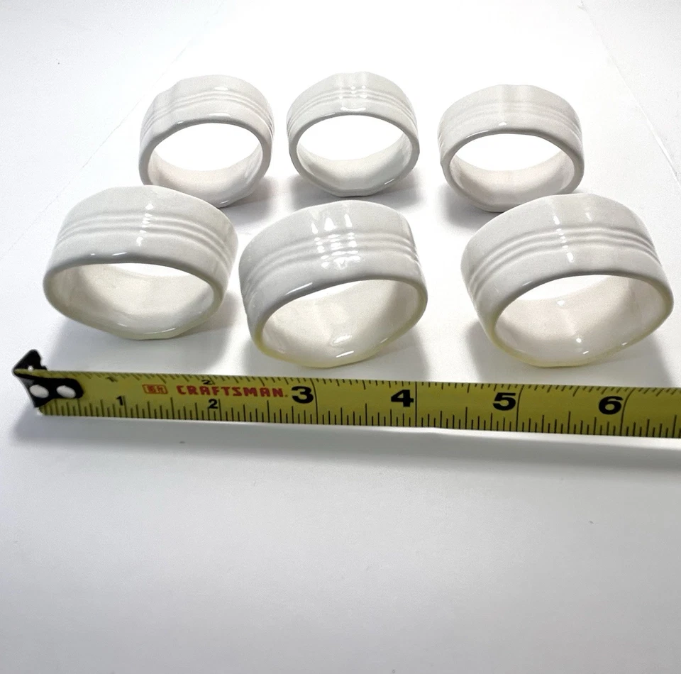 Anillos de servilleta blanca Le Claire (juego de 6) de Gibson Designs Foto 4 de 4