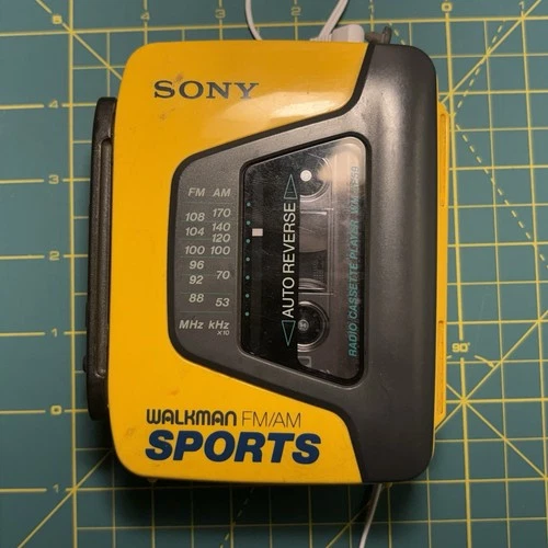 VINTAGE Sony Sports Walkman WM-AF59 AM/FM Radio Cassette Player Tape  *Working*