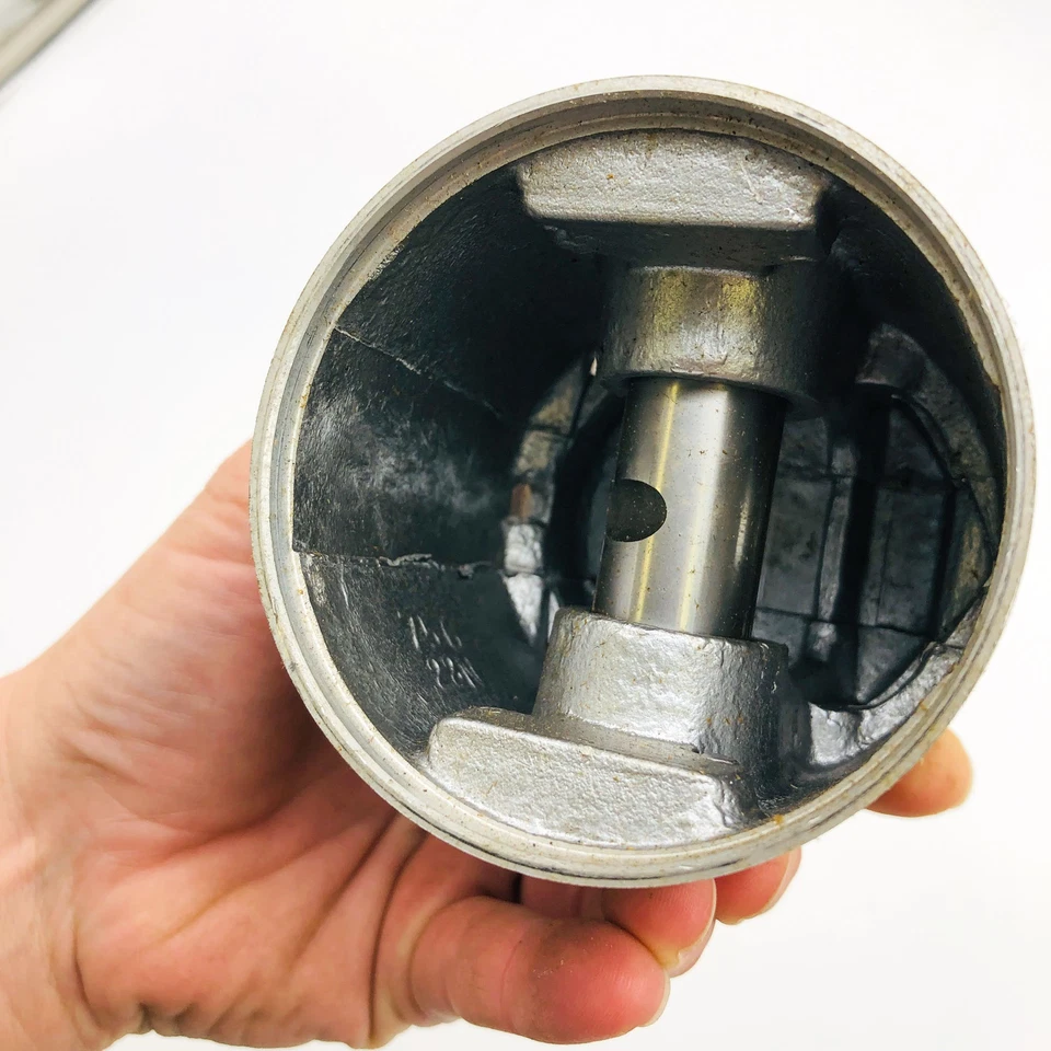 AMC Jeep 8121658 Piston .040 OEM NOS 54-83 CJ Series with F-134 Engine Open Foto 2 de 4