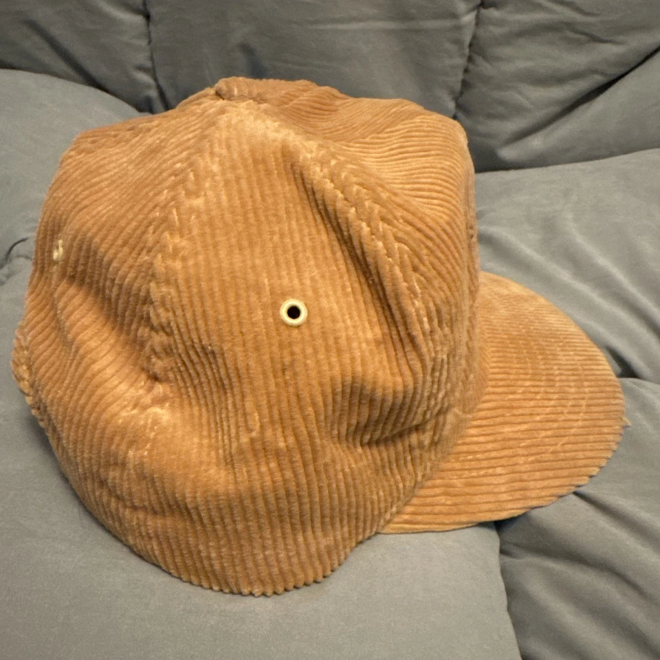 Sombrero trasero a presión de pana bordado Suzuki Cavalcade 1400 de colección raro 85-88 solamente Foto 4 de 4