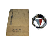 1964 Plymouth Valiant V100 V200 Grille Medallion And Base 2417697 Nos. 1964 Plymouth Valiant V100 V200 Grille Medallion And Base 2417697 Nos.