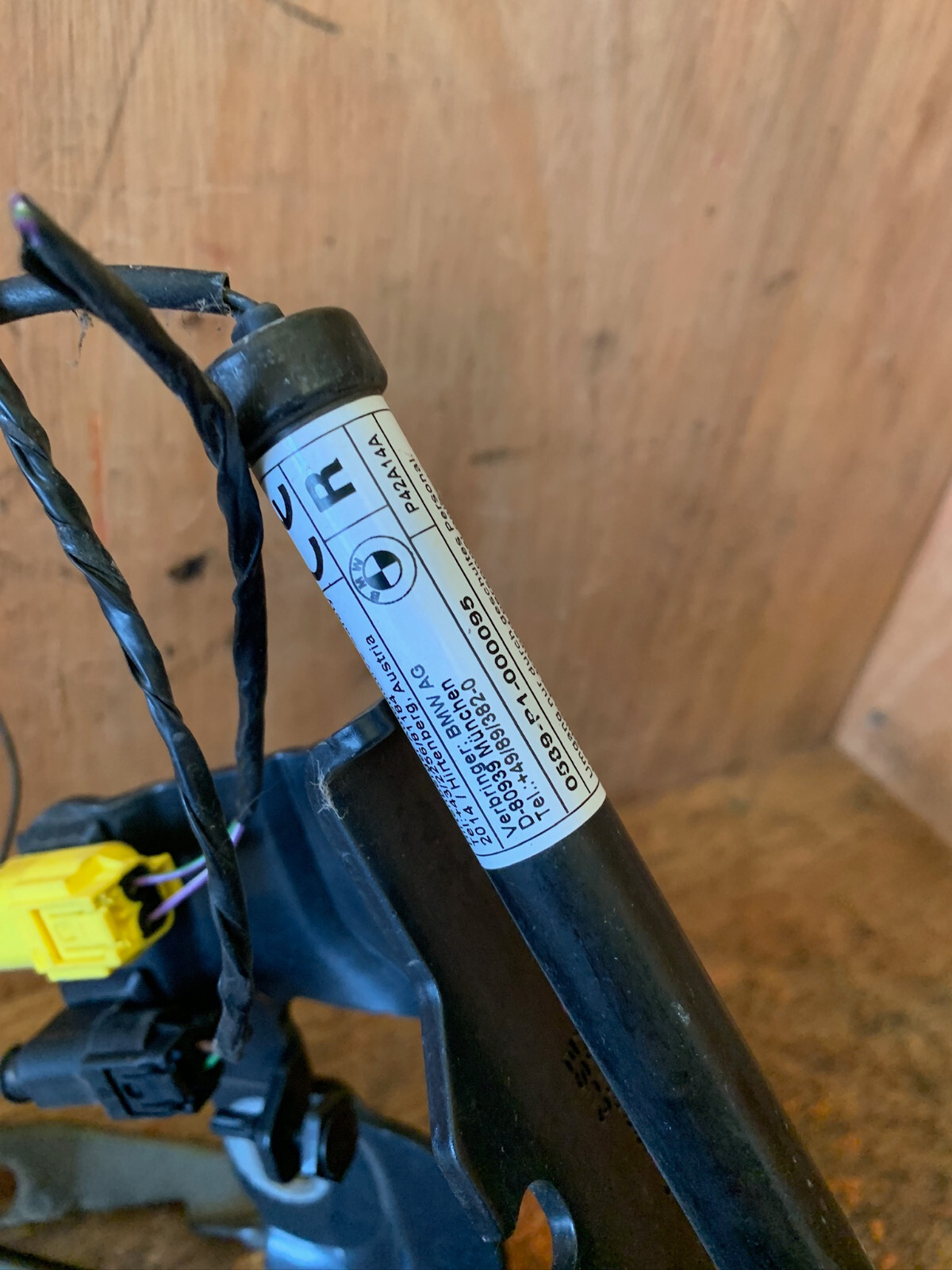 BMW 2 Series Bonnet Hinge & Gas Strut Drivers Right O/S F45 F46 7300522 7300538