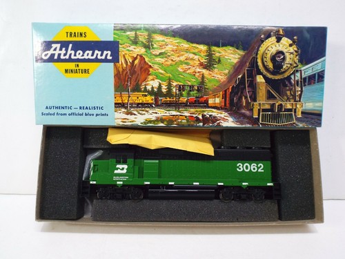 ATHEARN HO 4702 GP40-2 PWR BURLINGTON NORTHERN 3062 LOK NOS NEU IN OVP (OO1791) | Zustand: New
