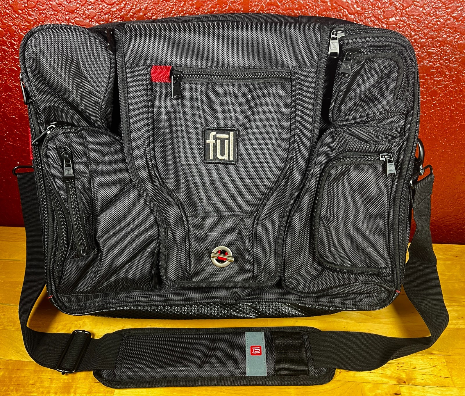 Ful Fearless Laptop Messenger Shoulder Bag Black/Red Multipl