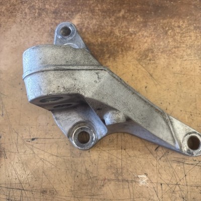 RH REAR Engine MOTOR MOUNT BRACKET 20505049, Volvo D12