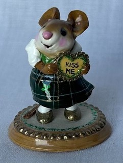 WEE FOREST FOLK GIRL MOUSE DRESSED IN GREEN HOLDING A KISS ME SIGN
