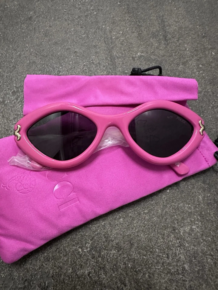 Gafas de sol Emilio Pucci ovaladas en fucsia brillante y rosa humo todas nuevas con etiquetas $465 Foto 2 de 4