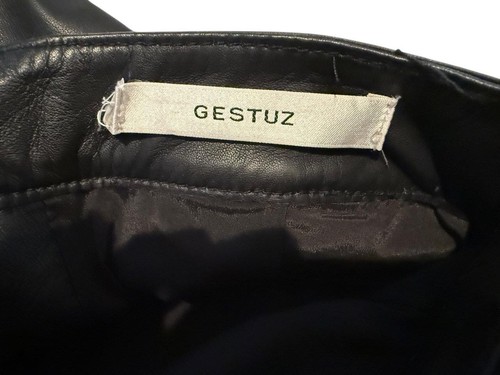 GESTUZ WEICH GEFÜTTERTER SCHWARZER LEDERROCK MIT REISSVERSCHLUSS mit SEITENTASCHEN LEICHT GETRAGEN - Bild 4 von 6