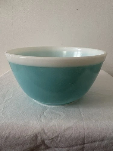 Vintage Light Blue Pyrex Bowl With White Rim 1.5 Qt #402