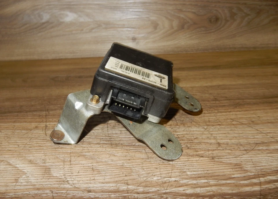 Módulo de controlador de bomba de combustible genuino 1999-2004 Ford Mustang XR3F-9D372-AE fabricante original Foto 3 de 4