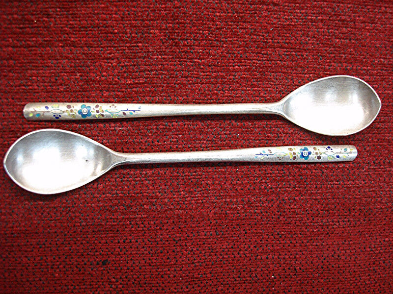VINTAGE KOREAN .800 FINE SILVER SPOONS - GROUP OF TWO PIECES VINTAGE KOREAN .800 FINE SILVER SPOONS - GROUP OF TWO PIECES