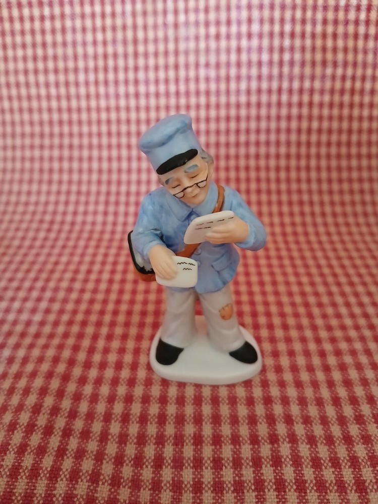 LEFTON COLONIAL CHRISTMAS VILLAGE - POSTMAN- SEE PICS -2 PIECEs- MAILBOX W/SNOW