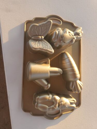 Williams Sonoma Spring Easter Baking Pan Rabbits Carrots, Butterfly. Excellent! - Picture 4 of 4