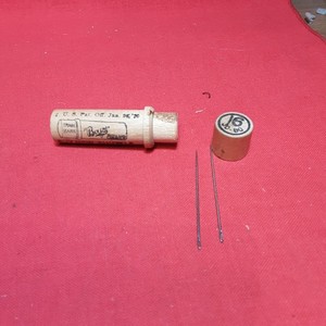 Vintage The Boye Needle Co. Chicago Wood Tube Container#16 W 2 needles