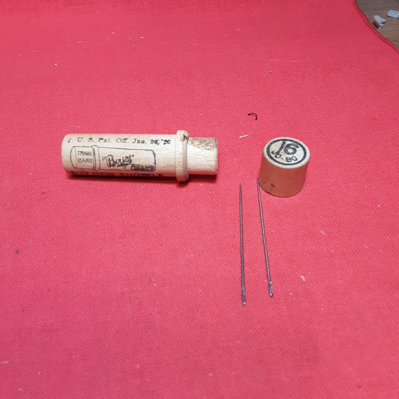 Vintage The Boye Needle Co. Chicago Wood Tube Container#16 W 2 needles