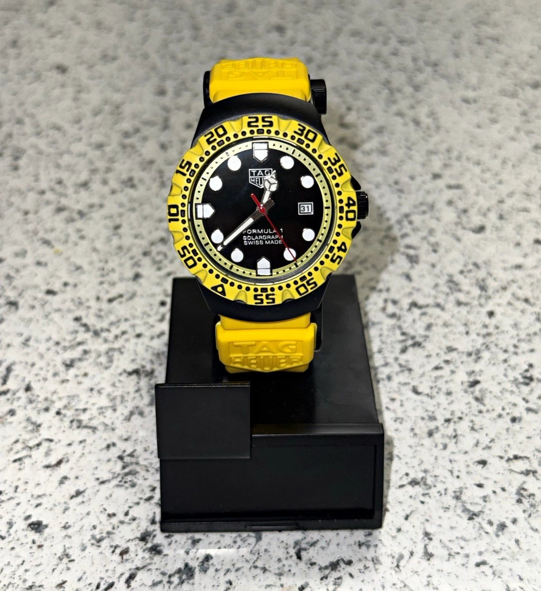 TAG HEUER Formula 1 200m クォーツ TAG Heuer Formula 1 Quartz 200 m (20 ATM) Water Resistance