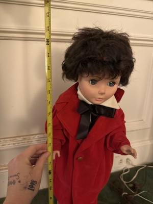 Vintage 1977 Eugene Animated Electric Doll   30    Red Velvet Coat   WORKS
