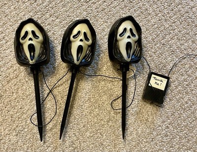 2011 Fun World Scream Ghost Face 3 Pathway Markers Blow Mold Lights/Sound VIDEO