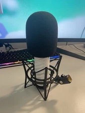 Rode Podcaster, White