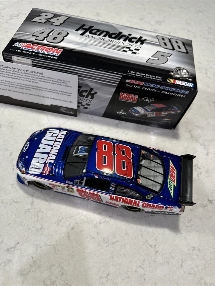 Coche de acción Dale Earnhardt Jr #88 Guardia Nacional AMP Energy 2010 1:24 C880821NGEJ Foto 2 de 4