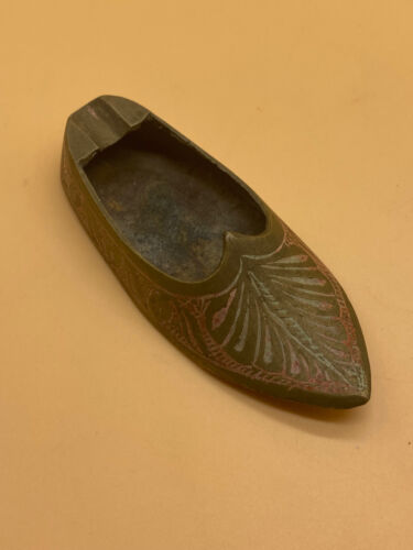 Vintage Solid Brass Middle Eastern Shoe Shaped Ashtray - Afbeelding 1 van 8