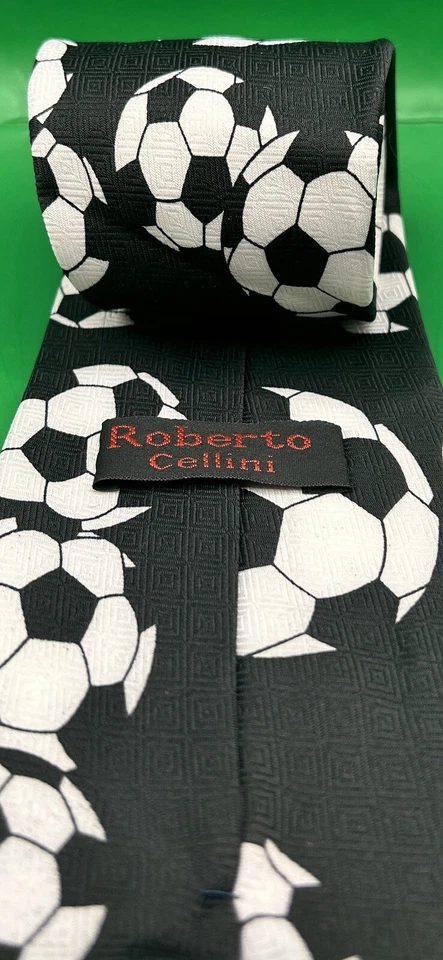 Roberto Cellini All Over 足球印花领带 二手状况完好 — 第 3/4 张图片