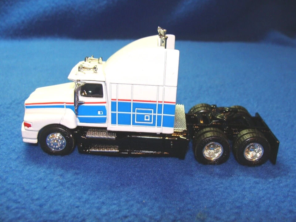 Raybestos #8 Ford Aeromax Team Transporter 1/64 Die Cast Coin Bank 1993 Racing C - Imagem 4 de 4