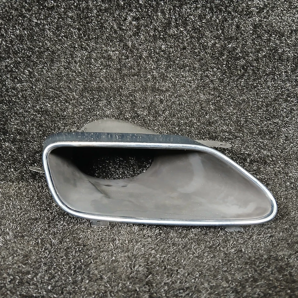 Оригинальный наконечник выхлопной трубы правого заднего глушителя Audi A4 под правую руку 8W0253826E 2019 2024 - Изображение 2 из 4