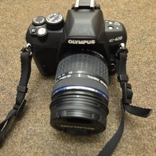 OLYMPUS E-420 10MP DIGITAL CAMERA + 40-150mm LENS + BAG