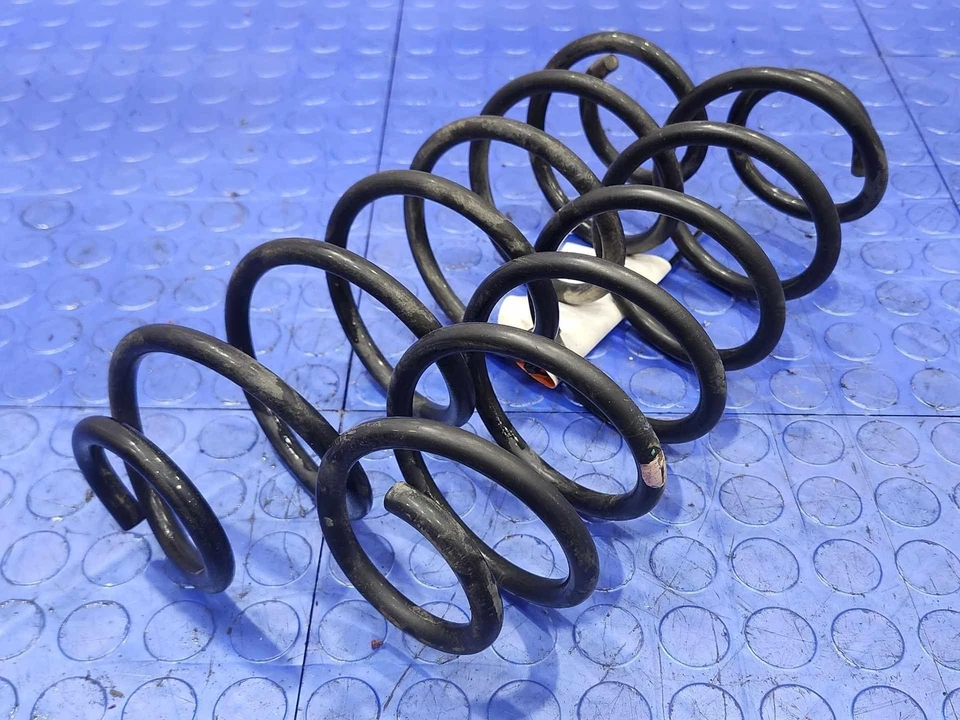 Juego de dos muelles helicoidales de suspensión trasera Mitsubishi Mirage 2014-2017 OEM 4140A319 Foto 2 de 4