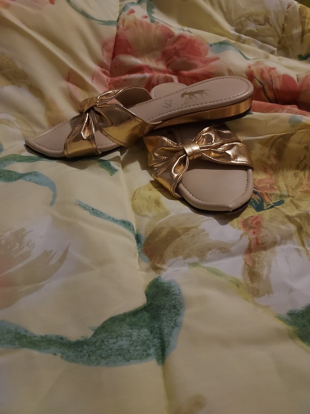 PANTOFOLA D’ORO Pantofole Merry Mules vintage 1960 oro punta aperta scarpe elfo a punta 5 5 ? Vedi misura