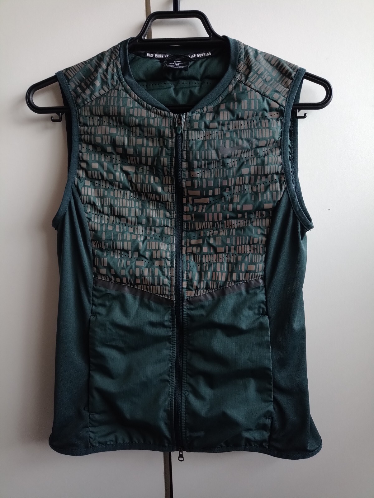 NIKE AEROLOFT 800 FLASH RUNNING GILET VEST SIZE S (799883 364) GREEN