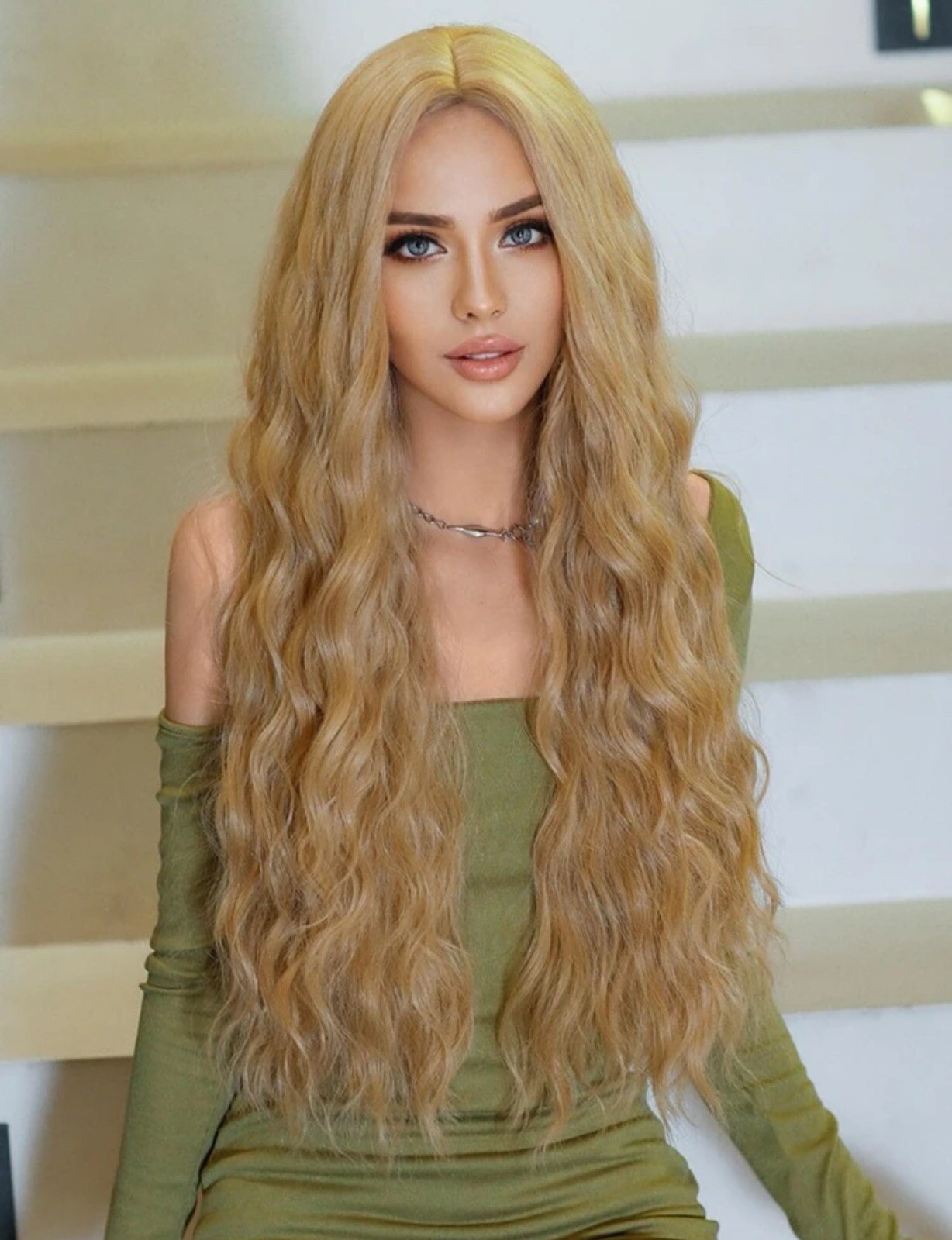 Perruque synthétique longue blonde foncée bouclée haute résistance thermorésistante