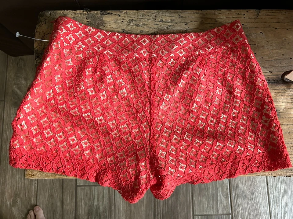 Pantalones Cortos Kensie Rojo/Naranja/Coral Cremallera Lateral Encaje Crochet Con Forro Nude Talla 8 Foto 2 de 4