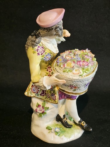 A French Samson Porcelain Sweetmeat Figural Bowl of a Gallant, 19thC - Picture 5 of 11