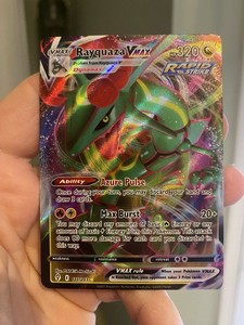 Rayquaza VMAX 111/203 - Pokemon TCG Evolving Skies Holo NM