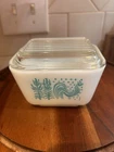 Vintage Pyrex Amish Butter print Refrigerator Dish with Lid 501