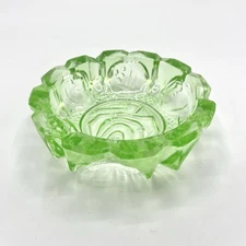 Vintage Green Glass Round Ashtray 4.75” Flower Design Corner Chip Fleabite Read