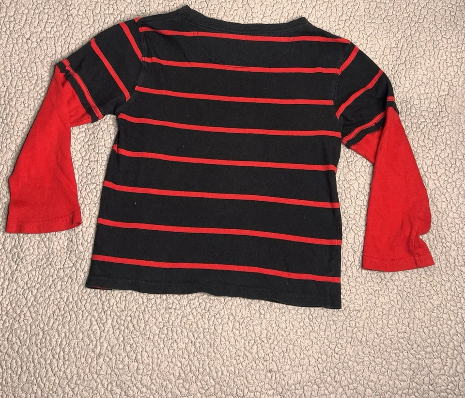 Camisa Okie Dokie Manga Larga Negra y Roja Niños Pequeños Talla Grande Bustada  Foto 2 de 4