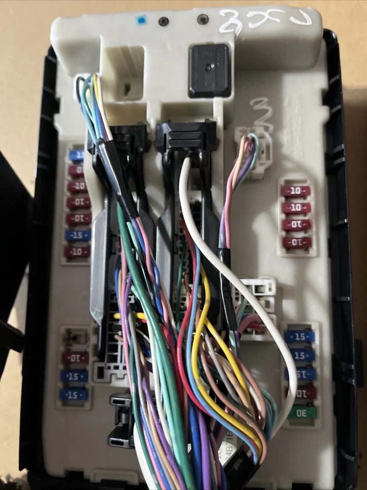 OEM 2013 INFINITI G37 automático motor de 2 puertas IPDM caja de conexiones de fusibles Foto 2 de 4